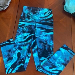 sz 4 Lululemon Wunder Under leggings